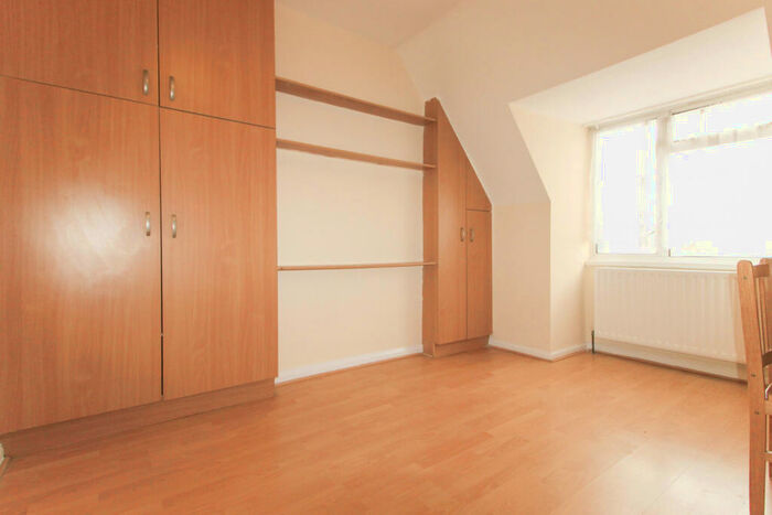 1 Bedroom Flat To Rent In Watling Avenue, Burnt Oak, Edgware, HA8