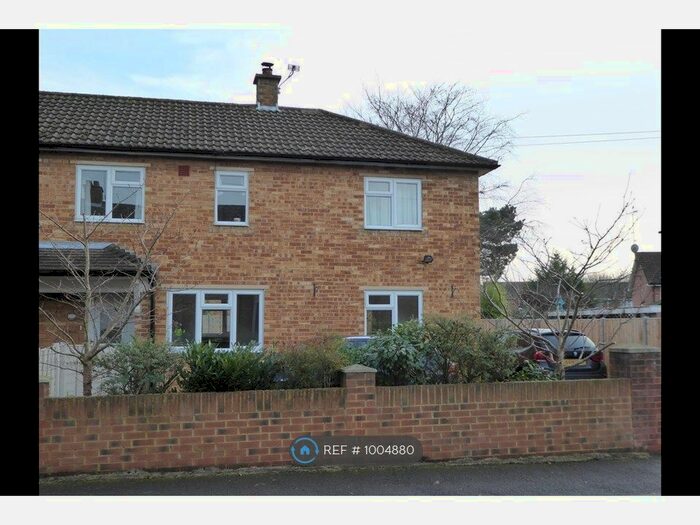 3 Bedroom Semi-Detached House To Rent In Sawyers Crescent, Maidenhead, SL6