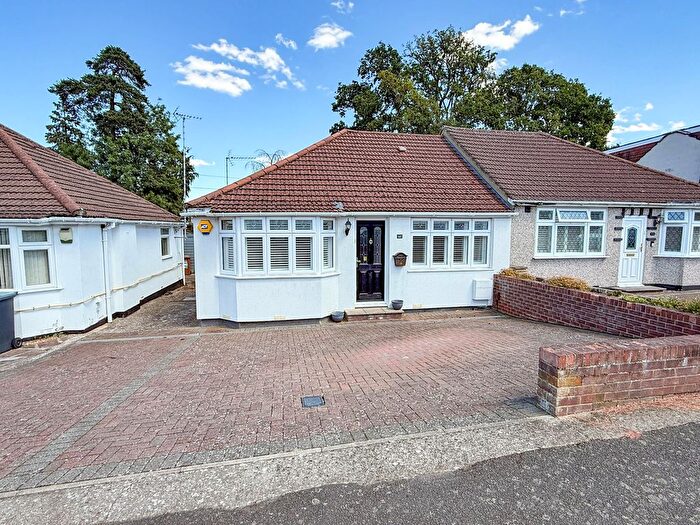 3 Bedroom Semi-detached Bungalow For Sale In Compton Place, Watford, WD19