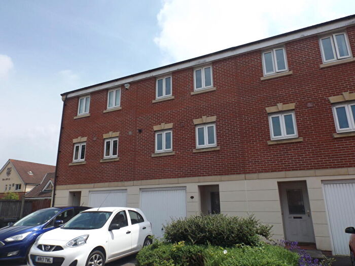 3 Bedroom House To Rent In Dickinsons Fields, Bedminster, Bristol, BS3