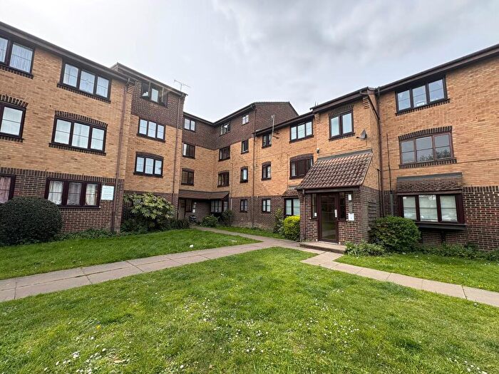 1 Bedroom Flat To Rent In Conway Gardens, Grays, RM17