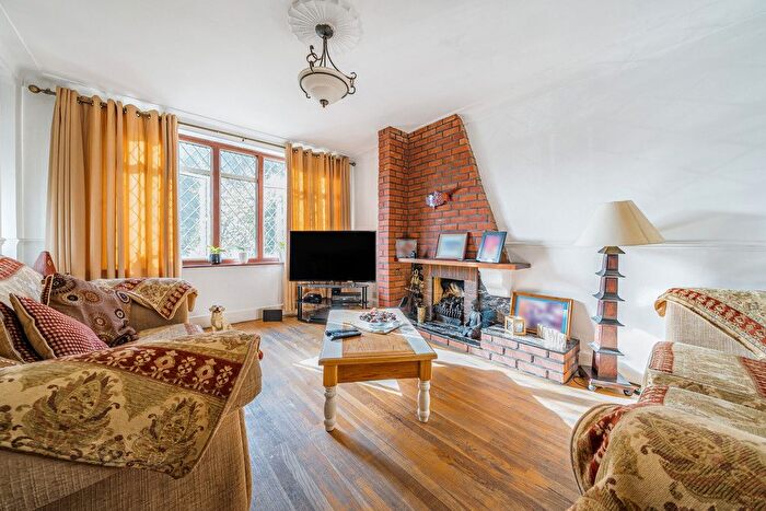 5 Bedroom Semi-detached House For Sale In Midfield Way, Orpington, BR5