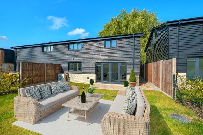 3 Bedroom Semi-Detached House For Sale In The Clears, Reigate, RH2