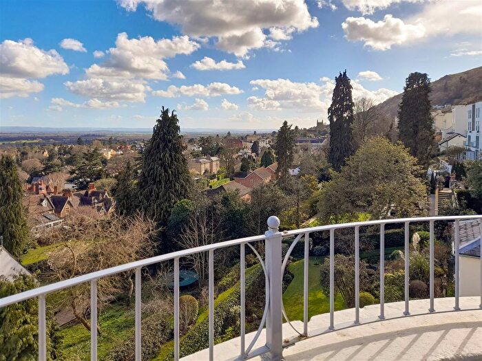 2 Bedroom Flat For Sale In Worcester Road, Malvern, WR14