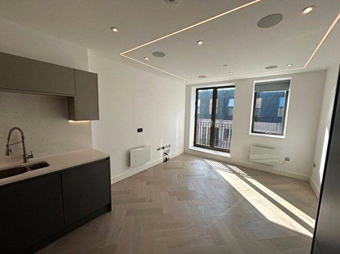 2 Bedroom Flat To Rent In Knoll Rise, Orpington, BR6