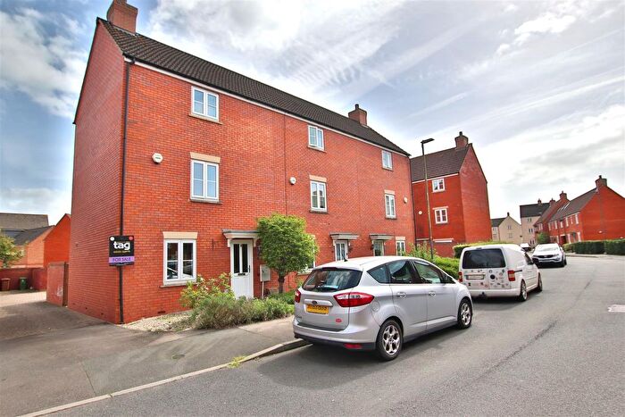 3 Bedroom End Terrace House For Sale In Starling Road, Walton Cardiff, Tewkesbury, GL20