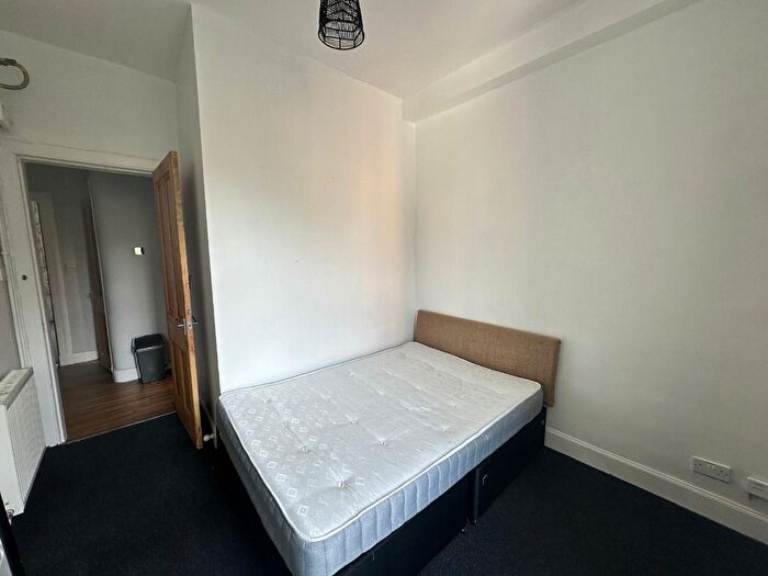 2 Bedroom Flat To Rent In Albert Road, Southside, Glasgow, G42