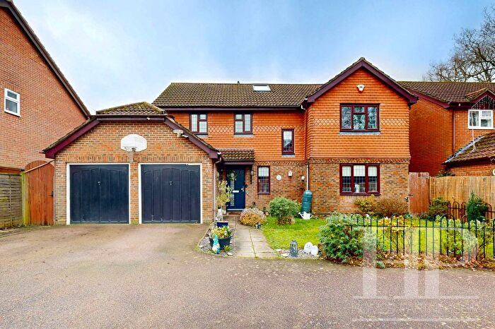 5 Bedroom Detached House For Sale In Athelstan Close, Worth, RH10