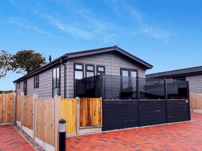 2 Bedroom Detached Bungalow For Sale In Sunnyside Park, Newquay TR8