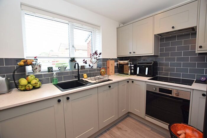 2 Bedroom End Of Terrace House To Rent In Axtell Close, Kidlington, OX5