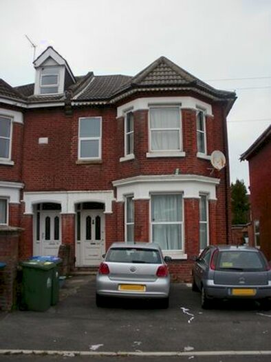 7 Bedroom Semi-Detached House To Rent In Alma Road, Southampton, SO14