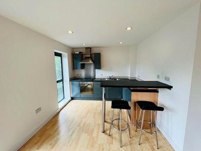 1 Bedroom Flat To Rent In Lister Court, Cunliffe Road, Bradford, BD8