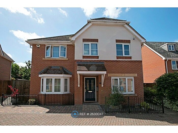 4 Bedroom Detached House To Rent In Myllers Lond, Hook, RG27