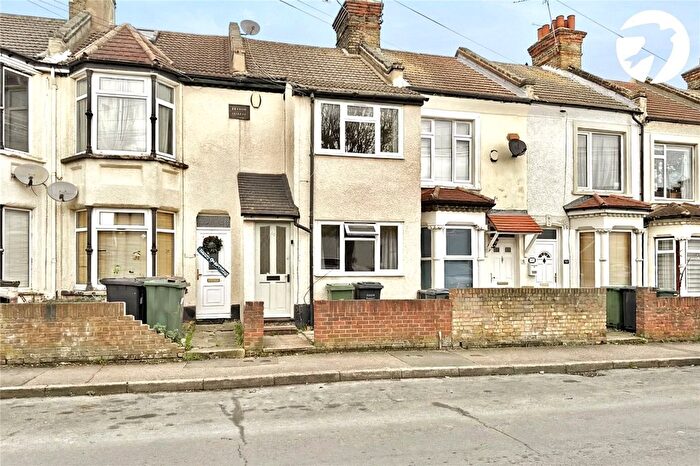 3 Bedroom Terraced House For Sale In Milton Road, Swanscombe, Kent, DA10