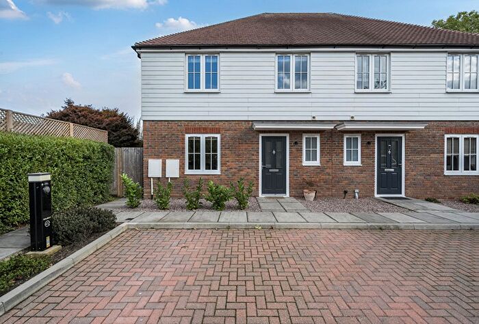 3 Bedroom Semi-Detached House For Sale In Kingfisher Close, Horley, Surrey, RH6