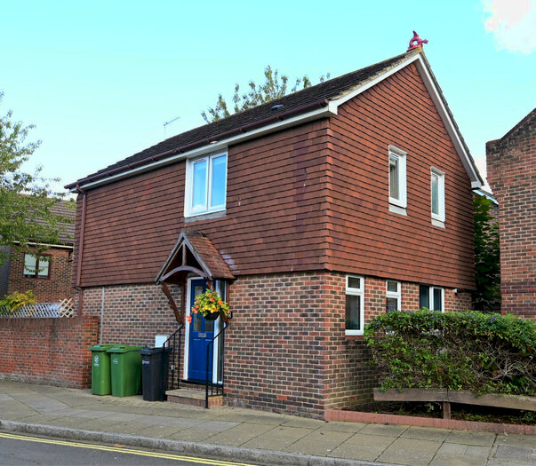 3 Bedroom Detached House To Rent In Saint George's Way, Portsmouth, PO1