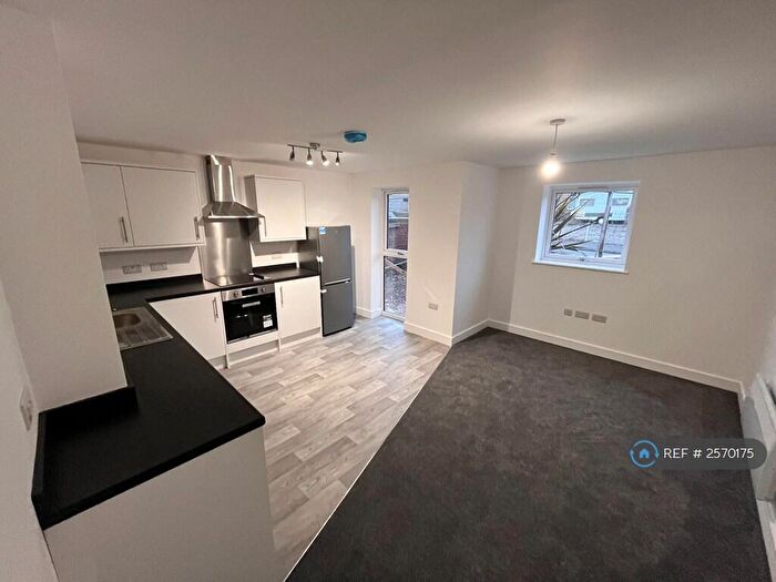 1 Bedroom Flat To Rent In Shelford Road, Nottingham, NG4