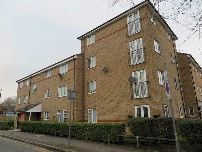 2 Bedroom Apartment To Rent In Ann Moss Way, Canada Water, SE16
