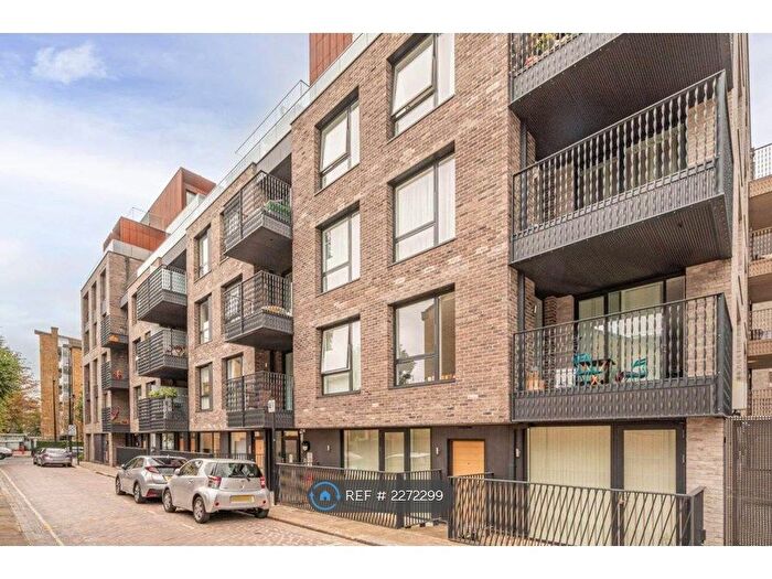 2 Bedroom Maisonette To Rent In Rochester Place, London, NW1