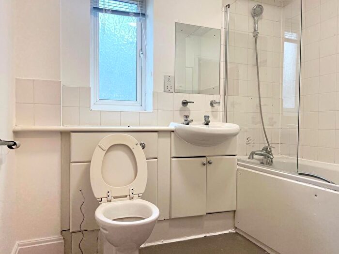 1 Bedroom Flat To Rent In Temeraire Place, Brentford, TW8