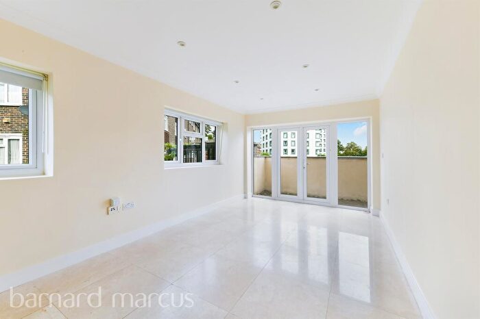 2 Bedroom Detached Bungalow For Sale In Kings Road, London, SE25