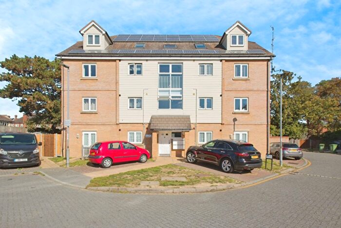 1 Bedroom Flat For Sale In Turnpike Close, Welling, DA16