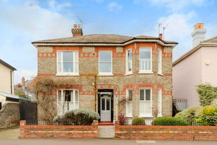 1 Bedroom Flat To Rent In Lower Teddington Road, Hampton Wick, Kingston Upon Thames, KT1