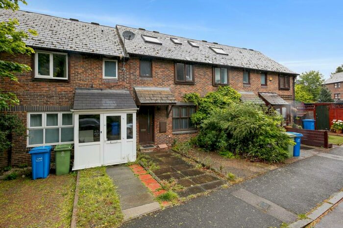 2 Bedroom Terraced House To Rent In Kinburn Street, London, SE16