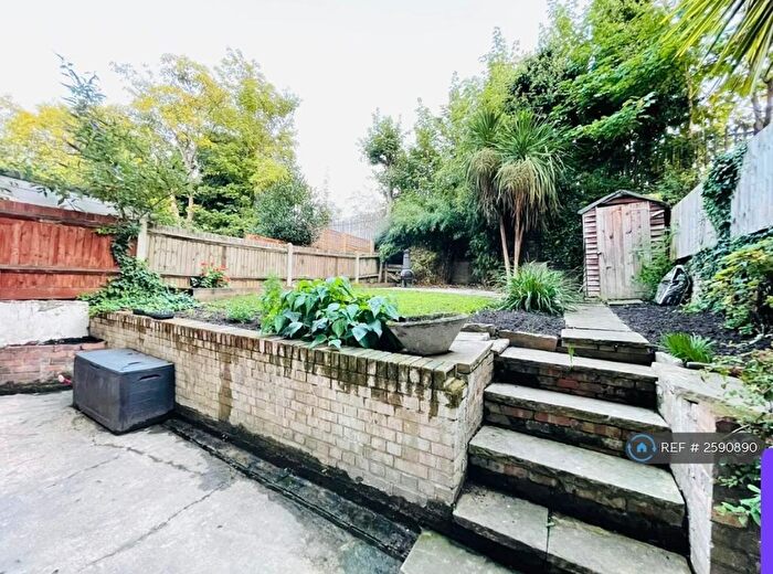 2 Bedroom Flat To Rent In Queenspark, London, NW6