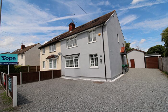 4 Bedroom Semi-Detached House For Sale In Rawreth Lane, Wickford, SS11