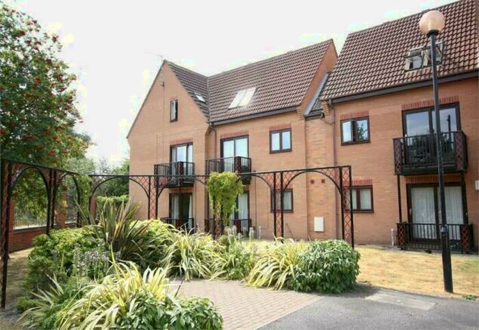2 Bedroom Flat To Rent In Plover Wharf, Castle Marina, Nottingham, NG7