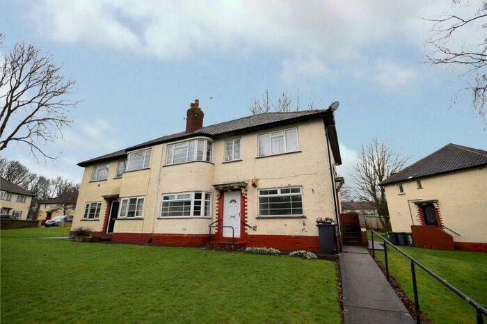 2 Bedroom Apartment To Rent In Sandringham Gardens, Moortown, Leeds, LS17