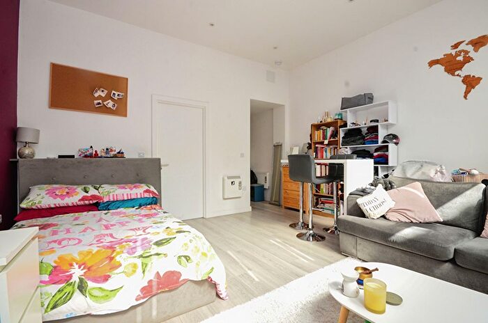 Studio For Sale In Imperial Drive, Harrow, HA2