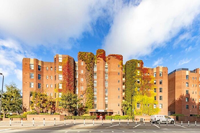 1 Bedroom Flat To Rent In Nine Elms Lane, London, SW8