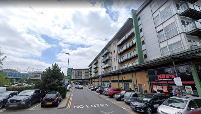 2 Bedroom Flat To Rent In Parkhouse Court, Hatfield, AL10