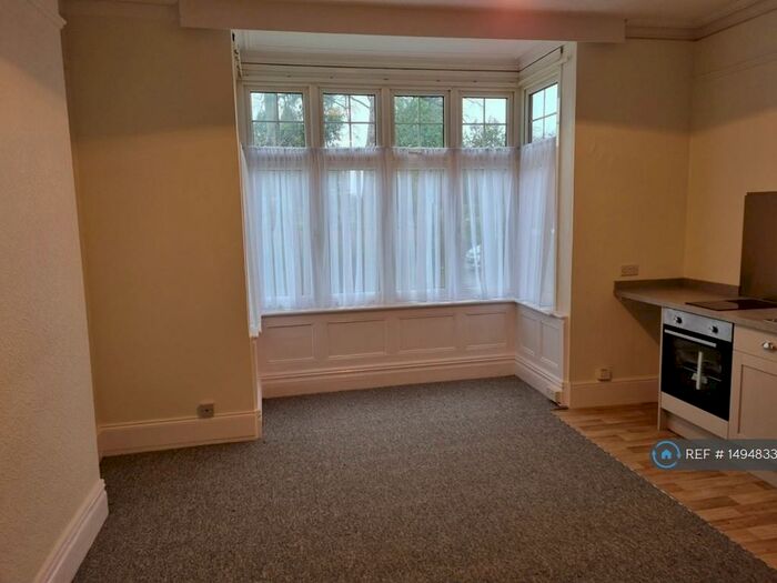 Studio To Rent In Tring Road, Aylesbury, HP20