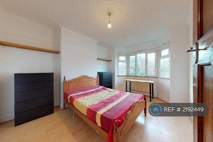 3 Bedroom Flat To Rent In Ajax Court, London, NW9