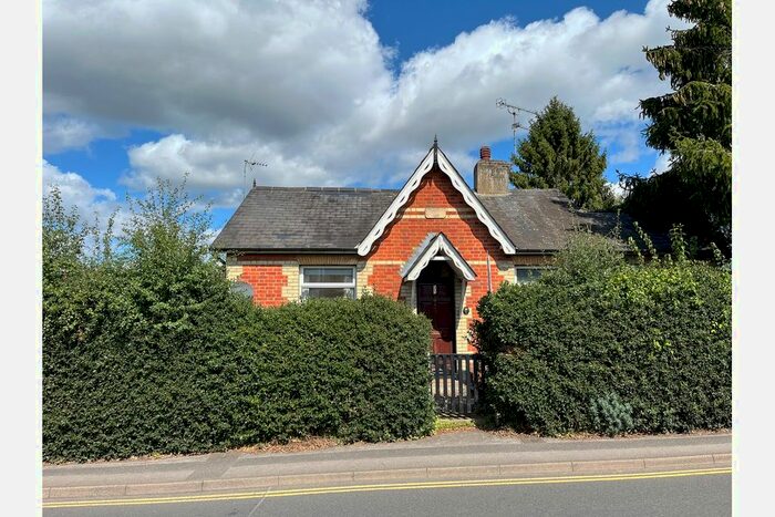 3 Bedroom Bungalow To Rent In College Road, Woking, GU22