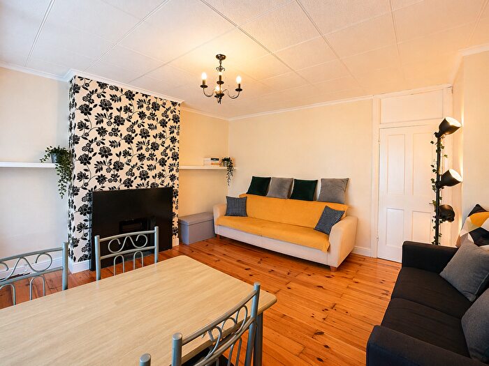 2 Bedroom Flat To Rent In Raglan Court, Empire Way, Wembley, HA9