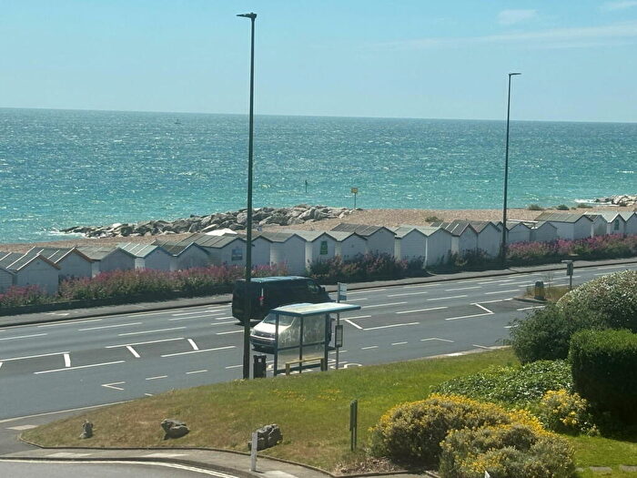 2 Bedroom Flat For Sale In West End Way, Lancing, BN15