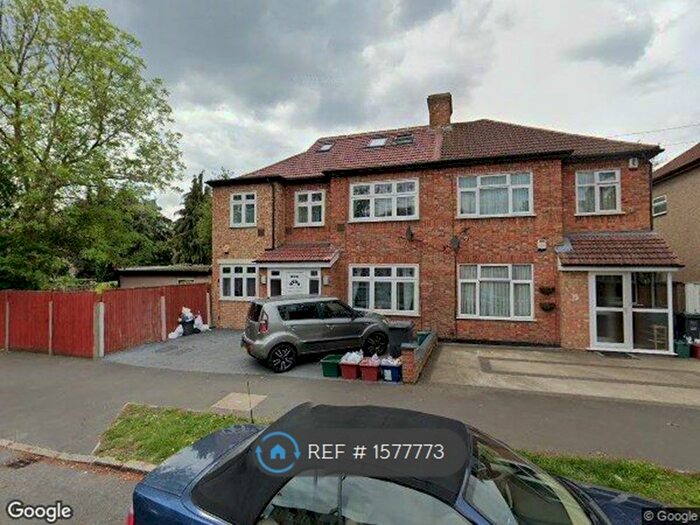 2 Bedroom Flat To Rent In Spring Grove Crescent, Hounslow, TW3