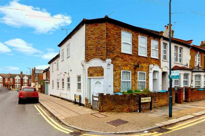 2 Bedroom Apartment To Rent In Villiers Road, Dollis Hill, London, NW2