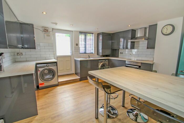 6 Bedroom Terraced House To Rent In Langdale Terrace, Headingley, Leeds, LS6