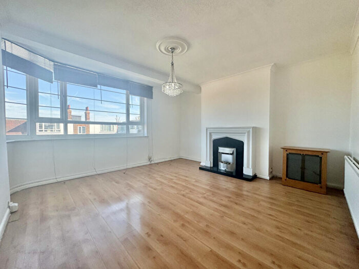 2 Bedroom Flat For Sale In Seymour Court, Winchmore Hill, N21