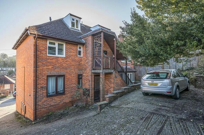 1 Bedroom Flat For Sale In High Wycombe, Buckinghamshire, HP12