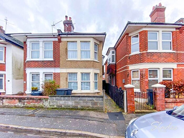 3 Bedroom Semi-Detached House To Rent In Roberts Road, Pokesdown, Bournemouth, BH7