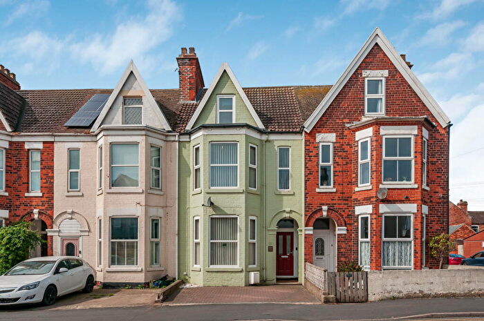 4 Bedroom Terraced House For Sale In Cliff Road, Hornsea, HU18