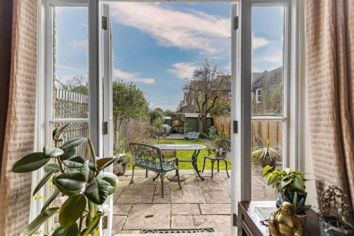 2 Bedroom Flat For Sale In Okehampton Road, Kensal Rise, NW10