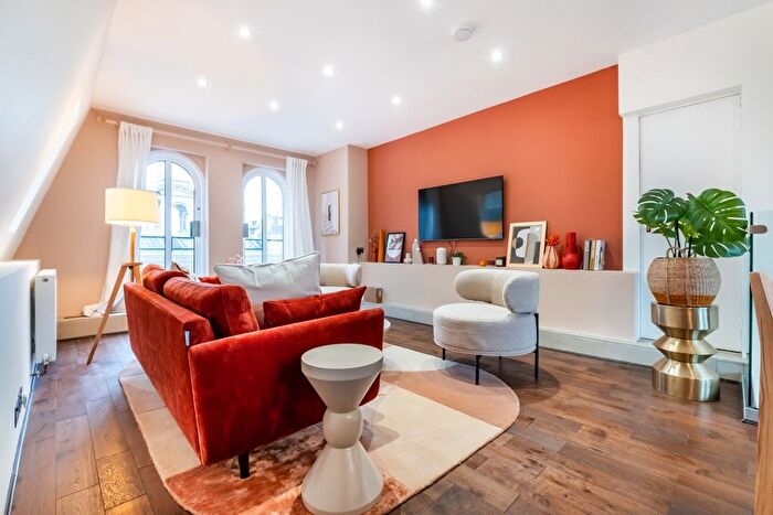 2 Bedroom Flat To Rent In Curzon Street, London, W1J