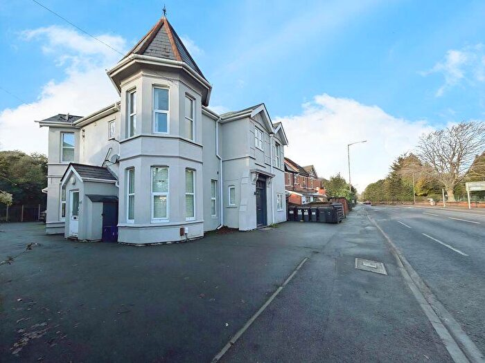 2 Bedroom Apartment For Sale In Wimborne Road, Bournemouth, BH3